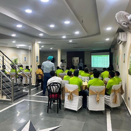 Shourya Hotel And Banquet Noida Exterior photo