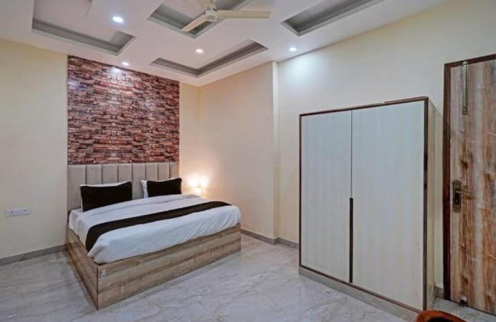 Shourya Hotel And Banquet Noida Exterior photo