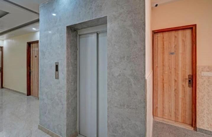 Shourya Hotel And Banquet Noida Exterior photo