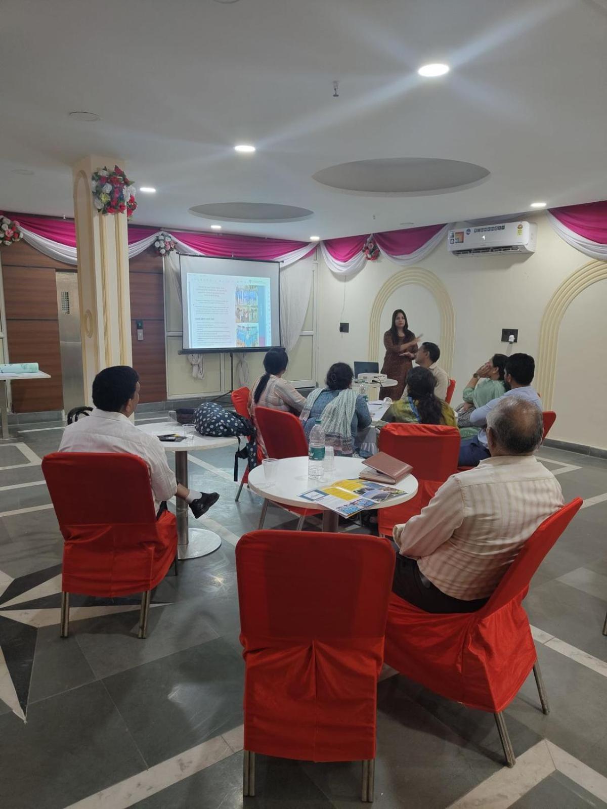 Shourya Hotel And Banquet Noida Room photo